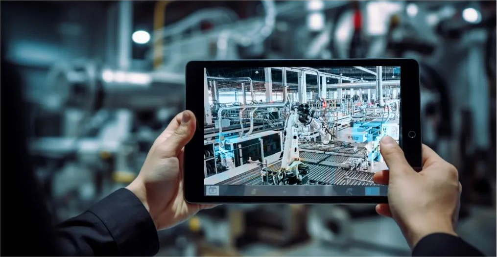 Smart factory е нов етап от информационното развитие на фабриката от първо поколение.