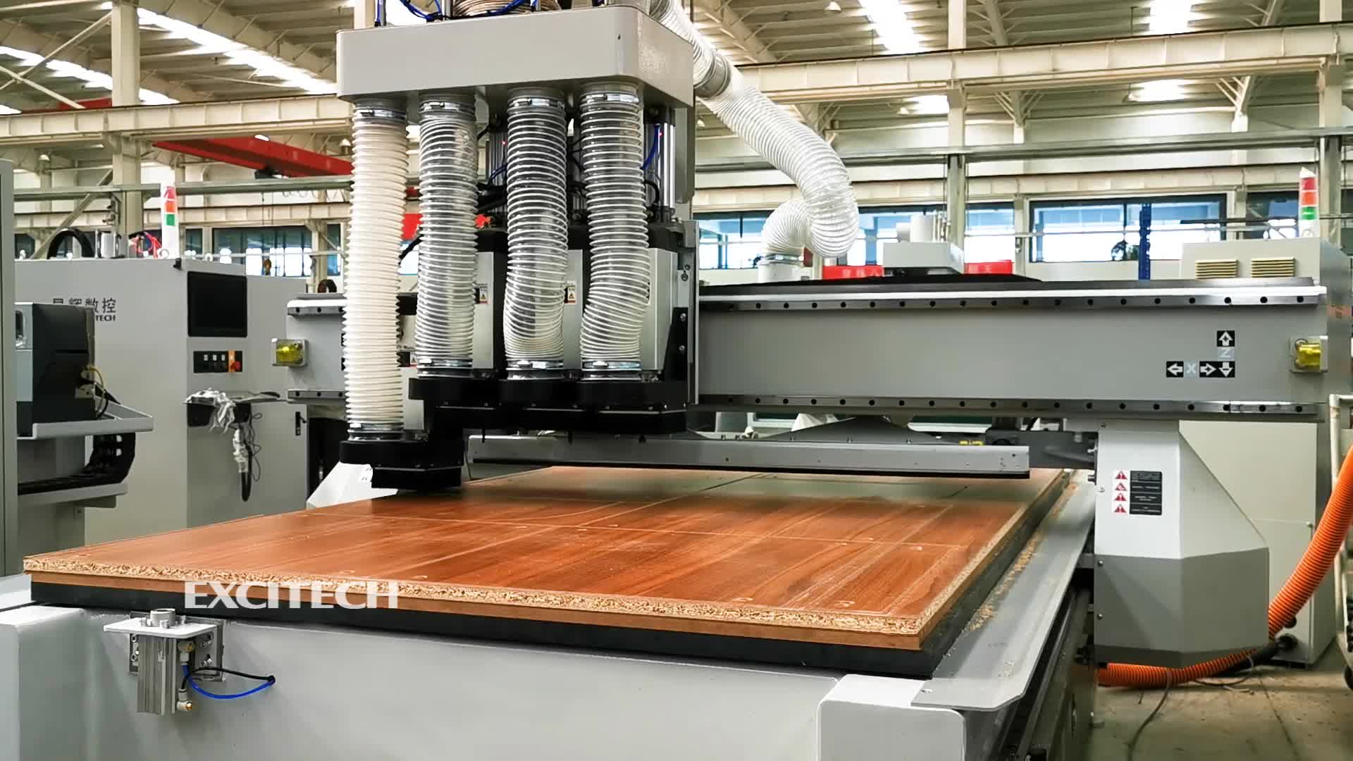 Excitech четириглав работен център CNC машина